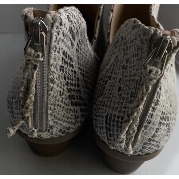 Kenneth Cole Reaction Side Way Snakeskin White Heel Zip Ankle Bootie Shoes Sz 8 - Picture 2 of 12